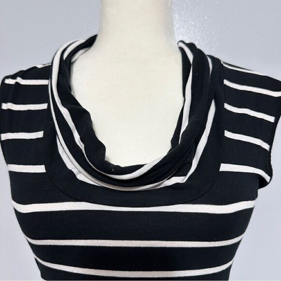 Banana Republic black and white striped fitted shirt. Size S - Picture 2 of 6